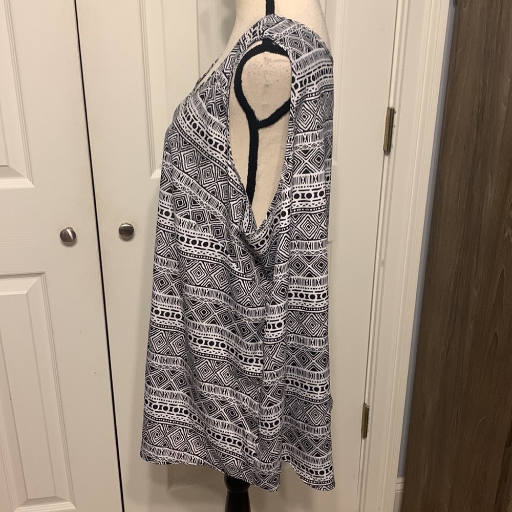 Faded Glory Plus Sleeveless Blouse - Picture 3 of 7